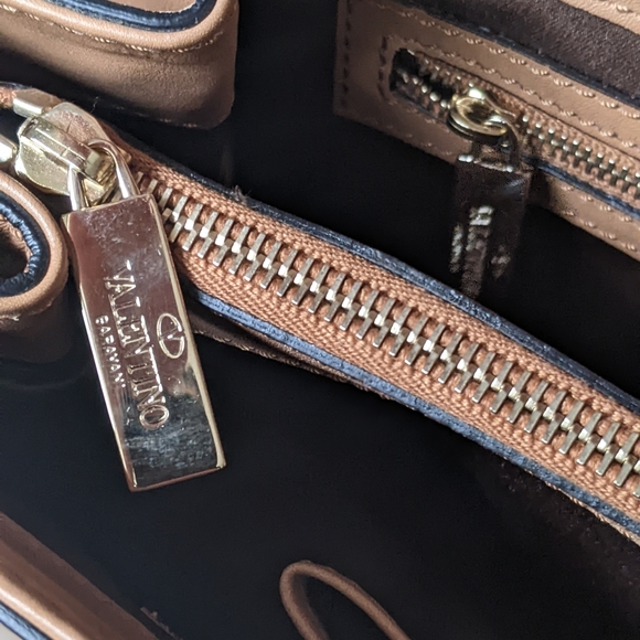 NWOT Authentic Valentino Garavain Hand Bag - Picture 10 of 10